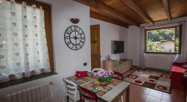 Laura's Holiday House on Como Lake, Book Hotel Valbrona Como