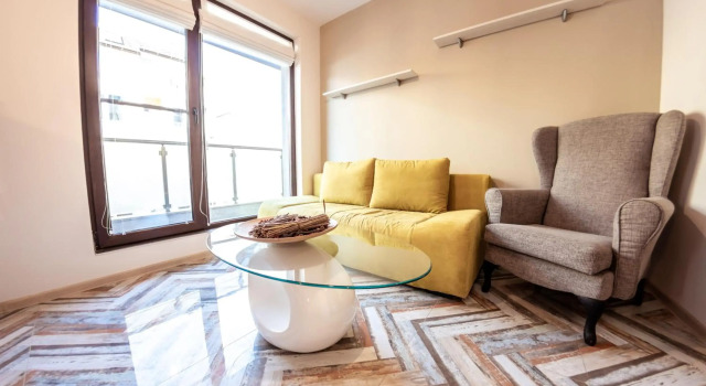 Bright 1BDR Apartment with a Balcony, Book Apartment Sofia 