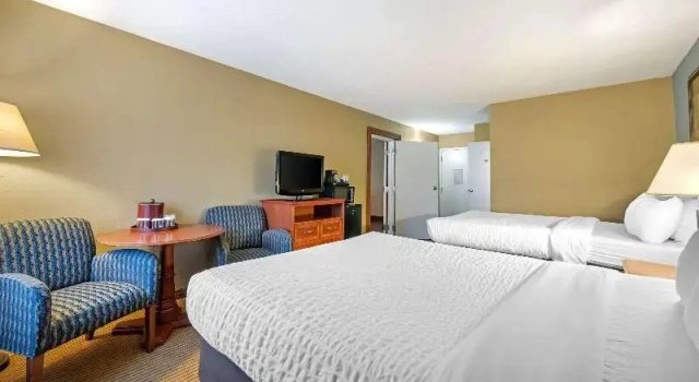 Шестиместный люкс Clarion Hotel Conference Center Lexington North