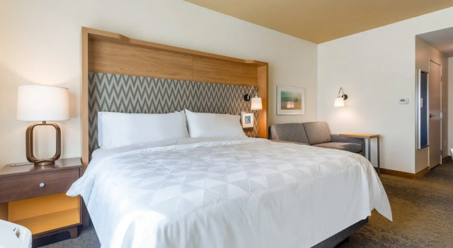 Двухместный номер Premium Holiday Inn & Suites Cedar Falls-Waterloo Event Ctr by IHG