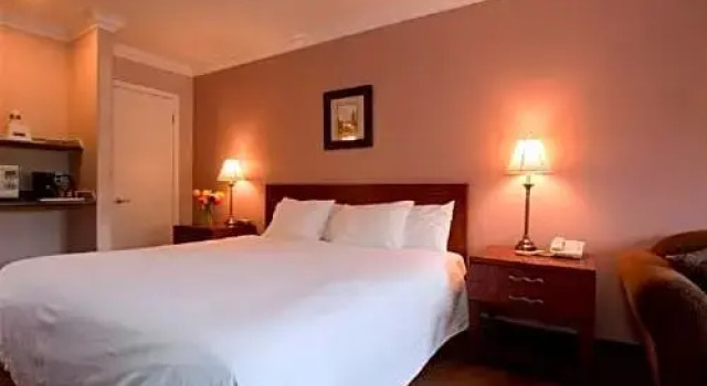 Номер Standard Lions Gate Travelodge