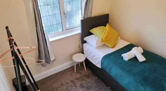 i Amazing 5 Beds Sleeps 6 Workers Or Families by Your Night Inn Group, Varaa Hotelli Wolverhampton West Midlands
