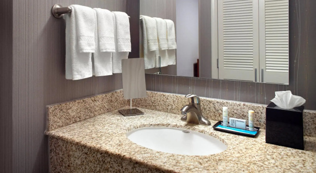 Двухместный люкс Courtyard by Marriott Fayetteville