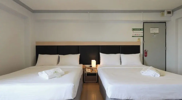 Четырёхместный номер Superior Regent Ngamwongwan Hotel