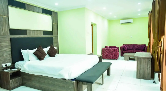 Best Western Plus Mydas Hotel, Book Hotel Hoteller i Owo med parkering, Parkering