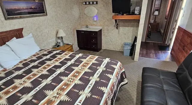Suite 2 Schlafzimmer mit Flussblick The Hulett Motel