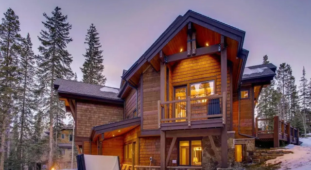 Rocky Mountain Lodge, Забронировать Отель Отели Брекенридж с парковкой, рядом с Trygve's Platter Chair Lift, Парковка