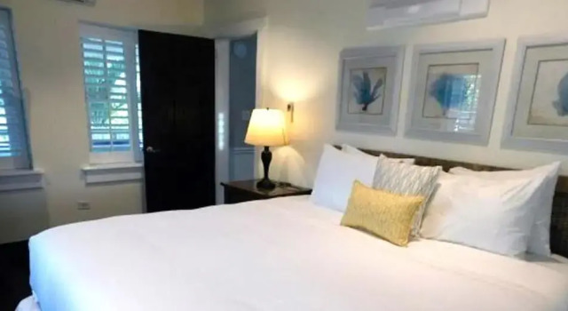Sapodilla House, Book Hotel Dunmore Town Bahamas