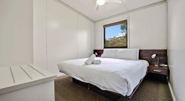 Ecocrackenback 13 'Sustainable, luxurious chalet close to the slopes.'
