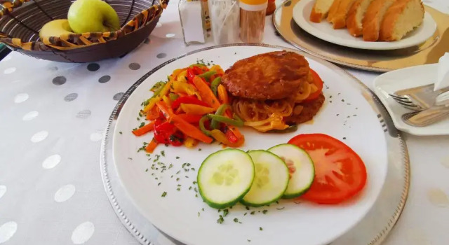 Lucolo Palace B&B - East London