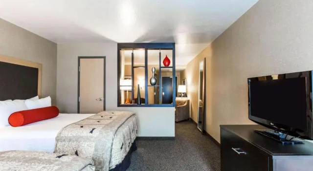 Четырёхместный люкс Cambria Hotel Rapid City near Mount Rushmore