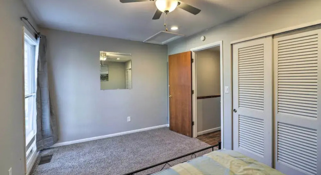 Апартаменты с 2 комнатами с балконом Lovely Iowa City Townhome ~ 3 Mi to Dtwn