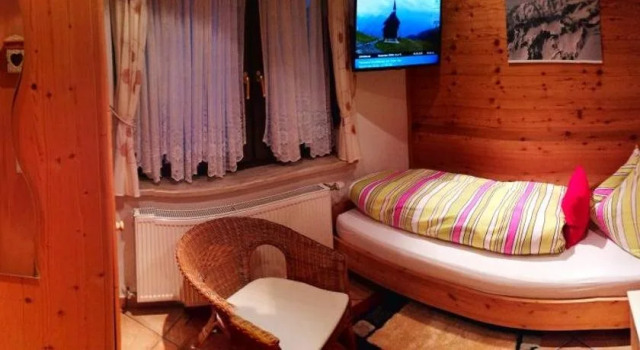 Golf & Ski Chalet, Rezerwuj Chalet Hotele w Salzburg z parkingiem, Parking