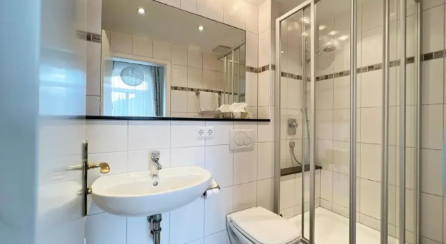 Трёхместный номер Standard Hotel Kühler Krug