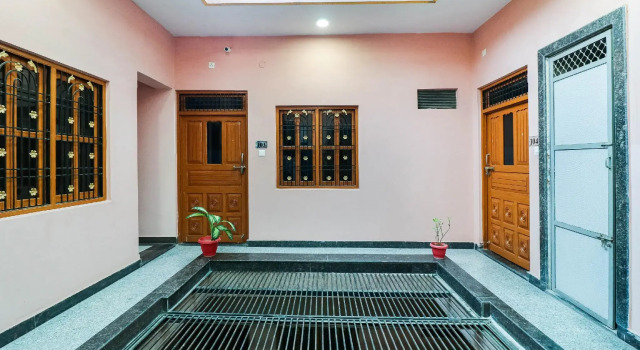 SPOT ON 77097 H R Paying Guest House