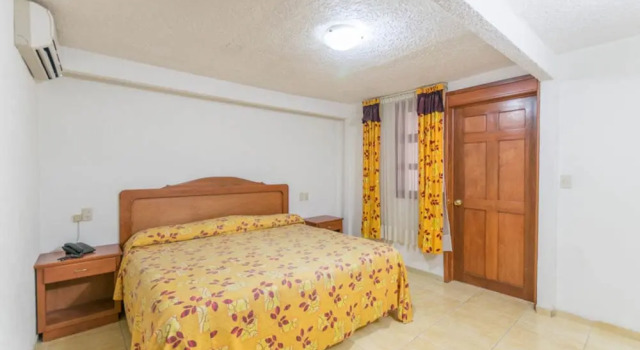 Двухместный номер Standard Suites Poliforum Inn