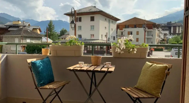 Апартаменты ALPINES 2 /près du funiculaire et gare sncf-garage privé-terrasse sud-46m2