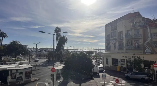Апартаменты Very Charming Studio Apartment on Port in Cannes a Short Walk to Palais With Aircon and Internet - 411