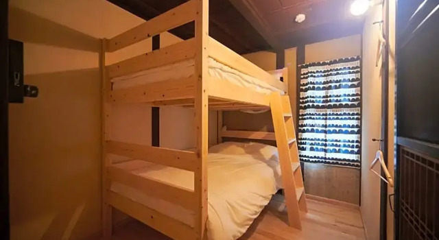"Sasayama Jyokamachi Guest House KURIYA Semi Double Bunk Bed Cabin for 2-4 Pax - Vacation STAY 91845 ", Prenota Affittacamere Affittacamere a Hyogo, Affittacamere