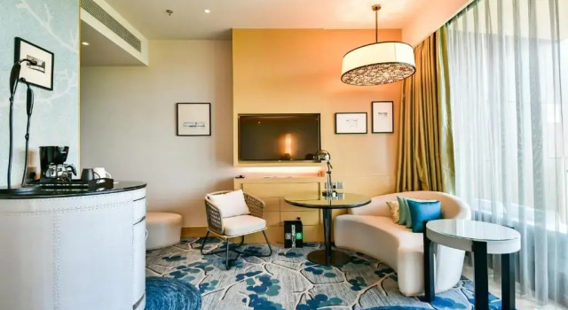 Номер Standard с видом на горы Renaissance Suzhou Taihu Lake Hotel