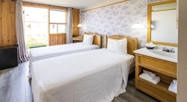 Двухместный номер Comfort Hotel La Roche Pleureuse