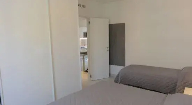 Апартаменты Very Comfortable Seafront Apartment