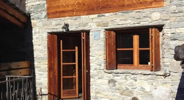Baita In Pietra Chiesa Valmalenco - A Piedi Alla Funivia Alpe Palu