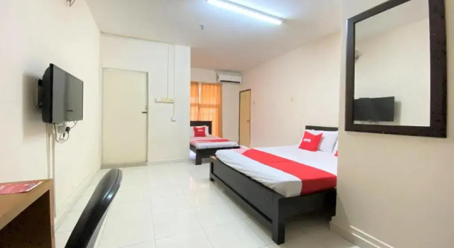 Люкс Superior OYO 90159 Zahaar Hotel