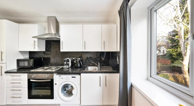 Cardiff University Apartment w/ Heating + Roku, Забронировать Апартаменты/квартира Кардифф Гламорган, рядом с Сады Софии