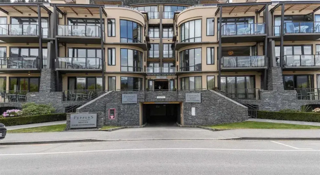 Modern Spacious Town Center Unit with Lake View, Забронировать Апартаменты/квартира Куинстаун 