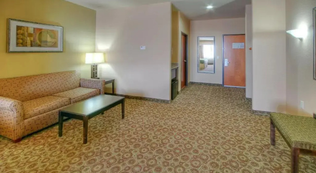 Четырёхместный номер Standard Spark by Hilton Pecos