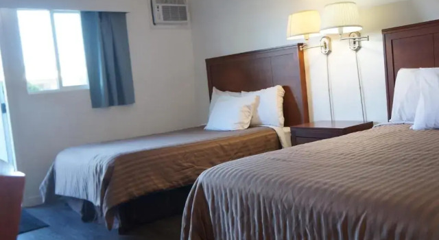 Четырёхместный номер Standard Westward Inn & Suites