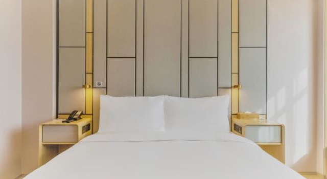 Кровать в общем номере Ji Hotel Kunming Huancheng Bei Road