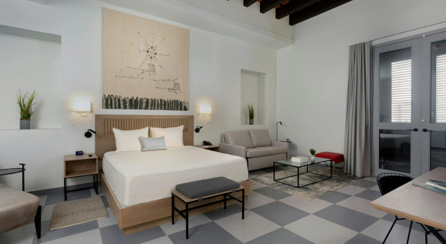 Palacio Provincial San Juan, Curio Collection by Hilton