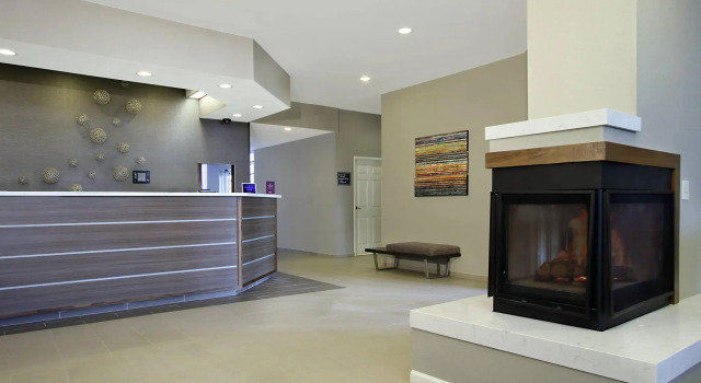 La Quinta Inn & Suites Colorado Springs South AP, Varaa Hotelli Hotellit Colorado Springs uima-altaalla, Uima-allas