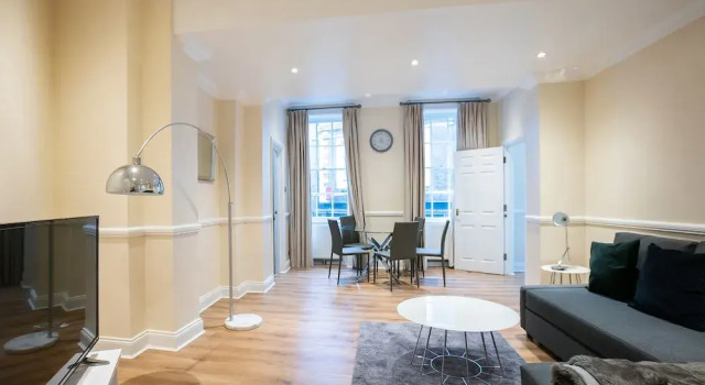 Amazing Two Bed Moments From St Pauls Cathedral A3, Забронировать Отель Отели Лондона с парковкой, рядом с Музей тюрьмы Клинк, Парковка