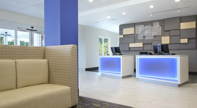 Holiday Inn Express & Suites Columbus North by IHG, Rezervovat Hotel Columbus Mississippi