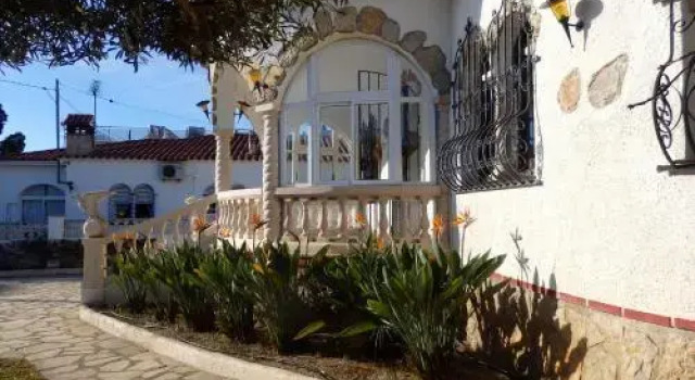 Meddays Villa Norli, Забронировать Вилла Виллы Монроч-дел-Камп, рядом с Canina Punta del Riu Beach, Вилла