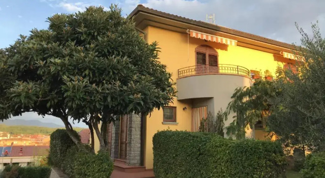 Il Nespolo, Забронировать Отель Каврилья Valdarno