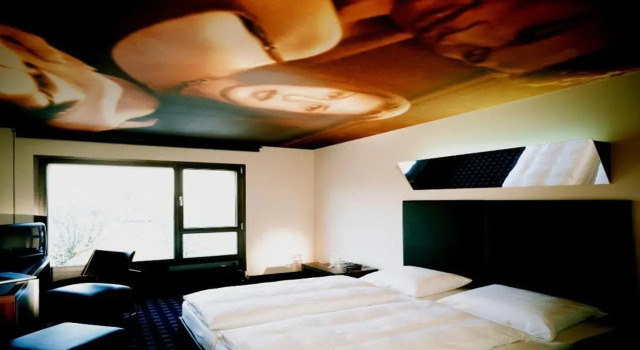 Kult Hotel