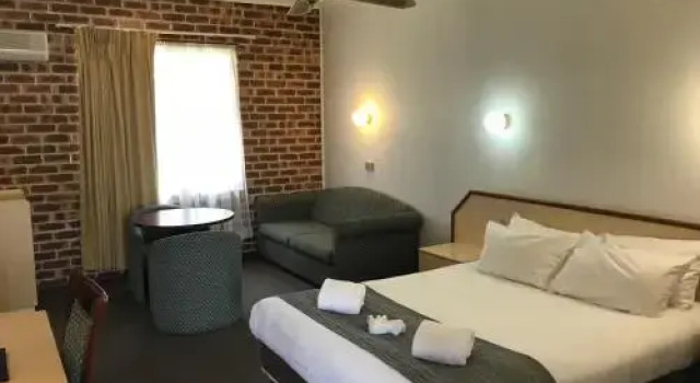 Moonraker Motor Inn, Забронировать Отель Отели Паркс 3 звезды, рядом с Смотровая площадка «Мемориал-Хилл», 3*