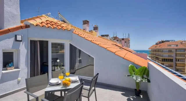 Апартаменты Пентхаус c 1 комнатой с видом на море Sur Suites La Dorada, centricos soleados a pocos metros de la Playa y con Parking Opcional