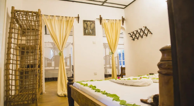 Четырёхместный семейный номер Standard oceanfront Moonshine Uroa Boutique Hotel