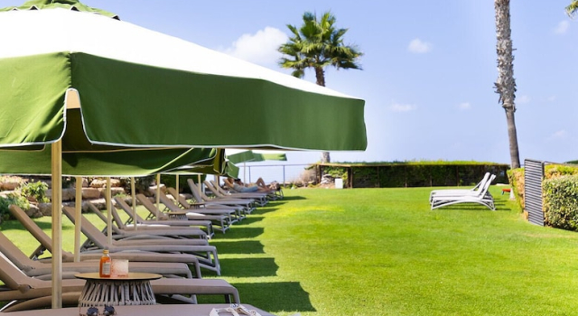Шале с балконом и с красивым видом из окна Dan Accadia Herzliya Hotel