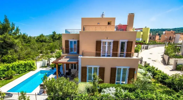 Вилла Villa Oleander by Domus Mirus - Rooftop Cinema & Pool & 6min Walk to Beach