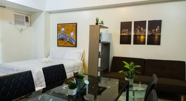 Номер Standard Condo in Mckinley Hill Taguig