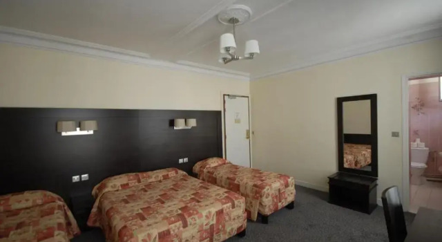 Четырёхместный номер Standard Hôtel Bellevue et du Chariot dOr