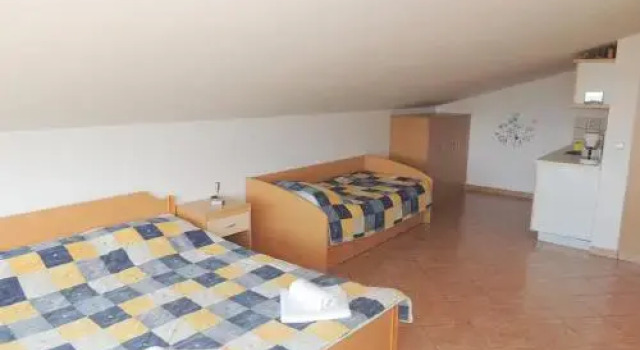 Guest House Prpic, Prenota Affittacamere Hotel a Isole Quarnerine con parcheggio, Parcheggio