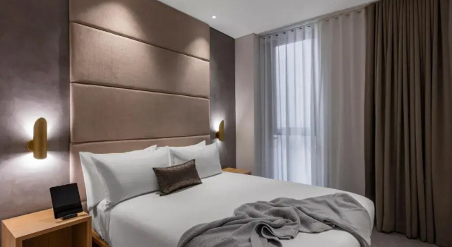 Люкс Deluxe с 2 комнатами SKYE Suites Sydney