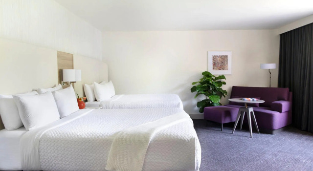 Четырёхместный номер Premium Crowne Plaza Atlanta Perimeter at Ravinia by IHG